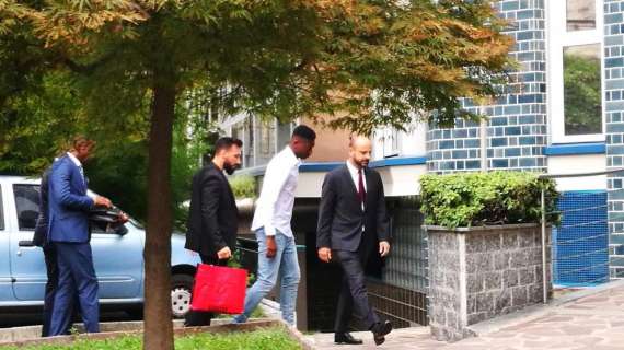 MN Milan Leao è arrivato alla Madonnina per le visite mediche