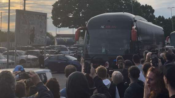 Video Mn L Arrivo Del Pullman Del Milan Al Bentegodi