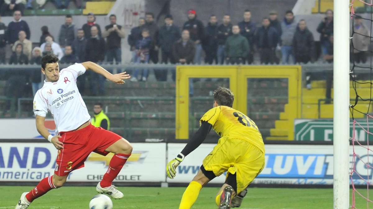 Il mercato degli altri. Valzer dei difensori