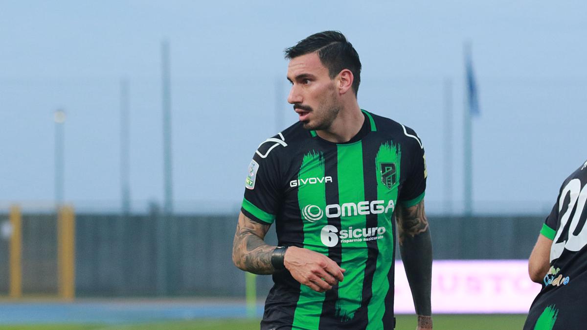 Mercato. Il Livorno vicino a Falasco, terzino svincolato ex Rimini