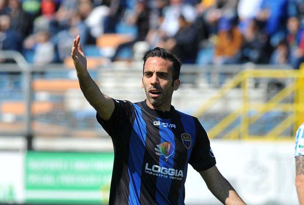 Il difensore Dellafiore si sta allenando con il Livorno