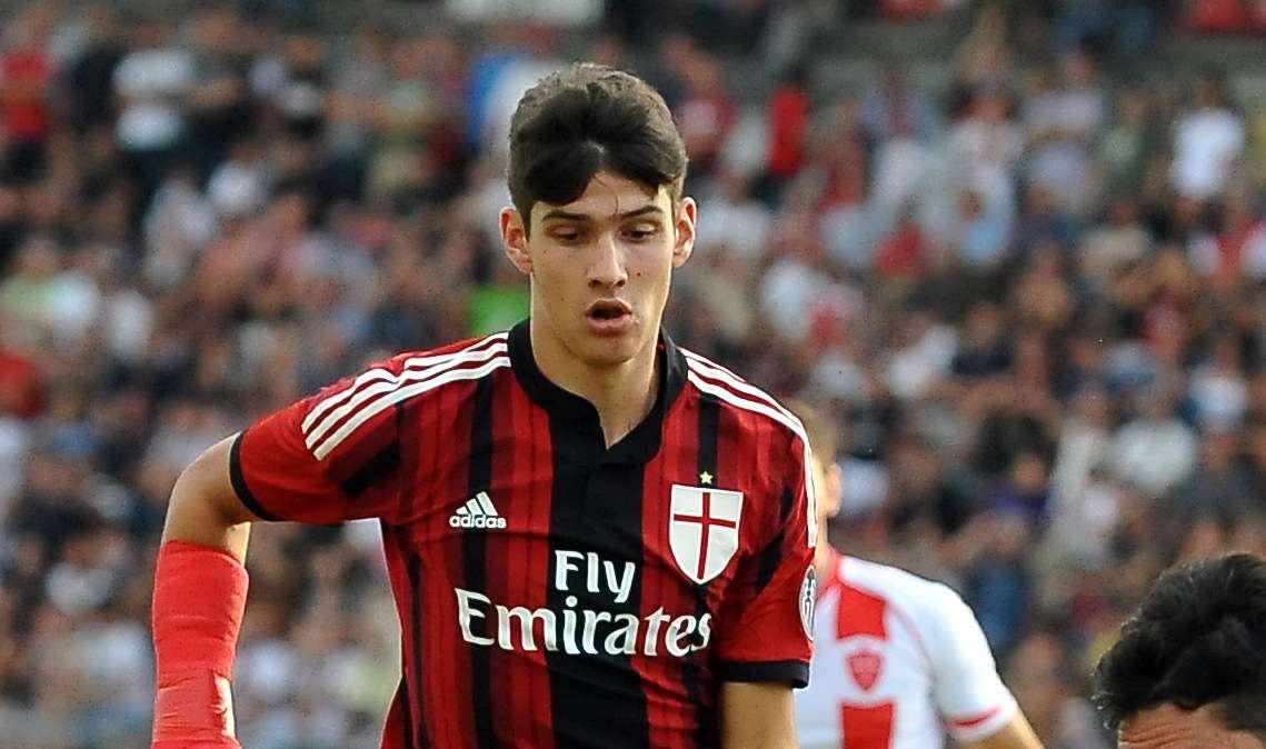 Livorno accostato a tre giovani del Milan
