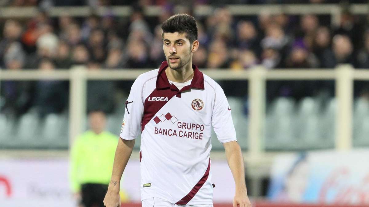 Il Livorno finisce in nove ma col cuore batte il Bologna, 2 a 1