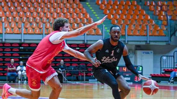 Avery Woodson in azione