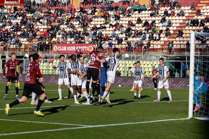 Gol si, gol no? Una foto mostra Di Carmine in lieve fuorigioco