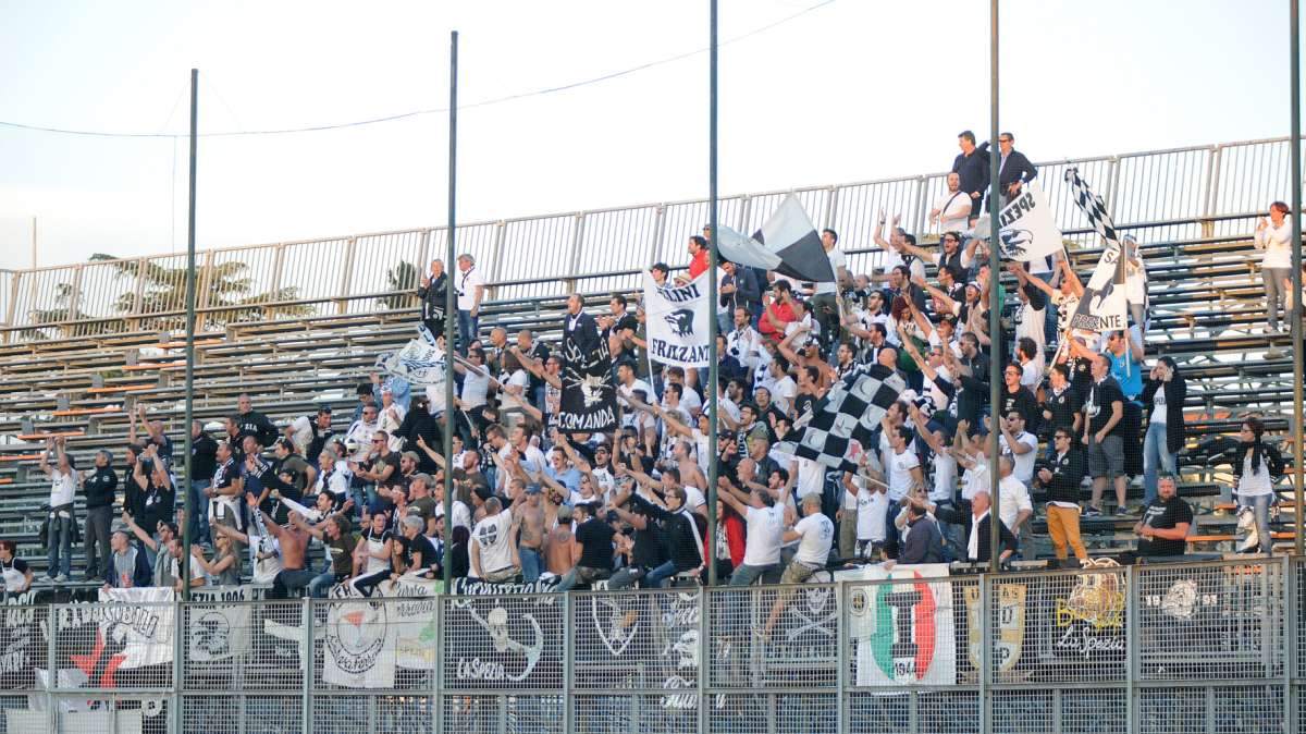 Elicotteri e reparti speciali per Livorno-Spezia, circa 850 i tifosi ospiti