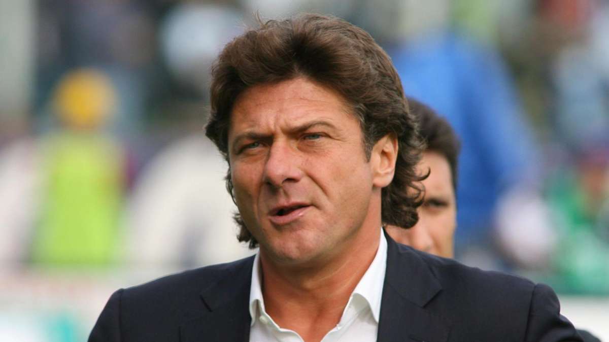 La biografia di Walter Mazzarri è legata anche al Livorno