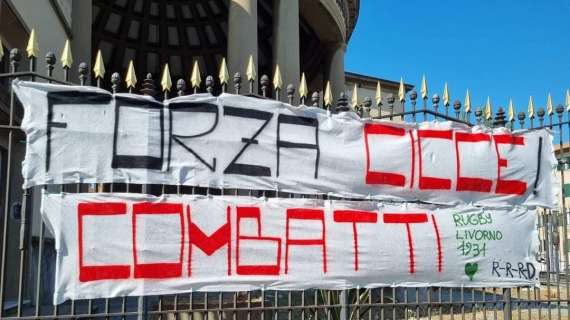 Lo striscione degli amici