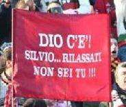 Reggiseno e striscioni, la curva del Livorno aspetta il Milan