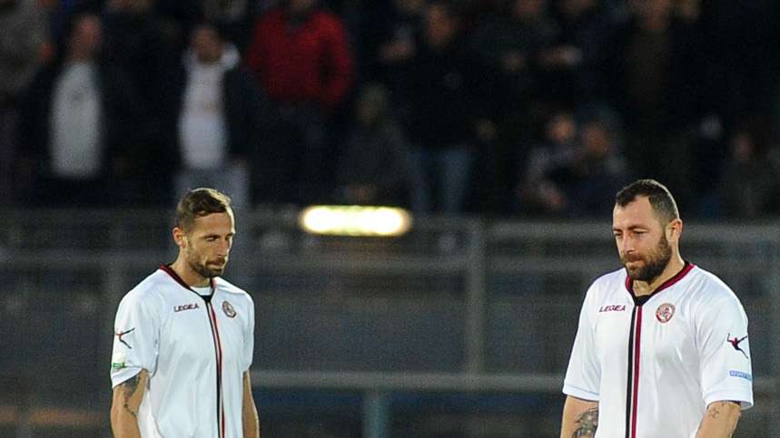 Il Livorno in dieci ferma il Crotone, 0 a 0