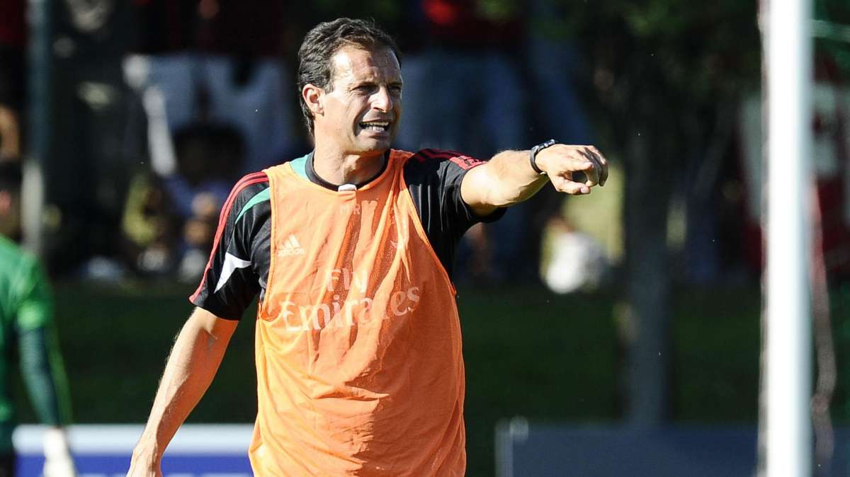 Anche Allegri in campo a festeggiare la promozione del Livorno