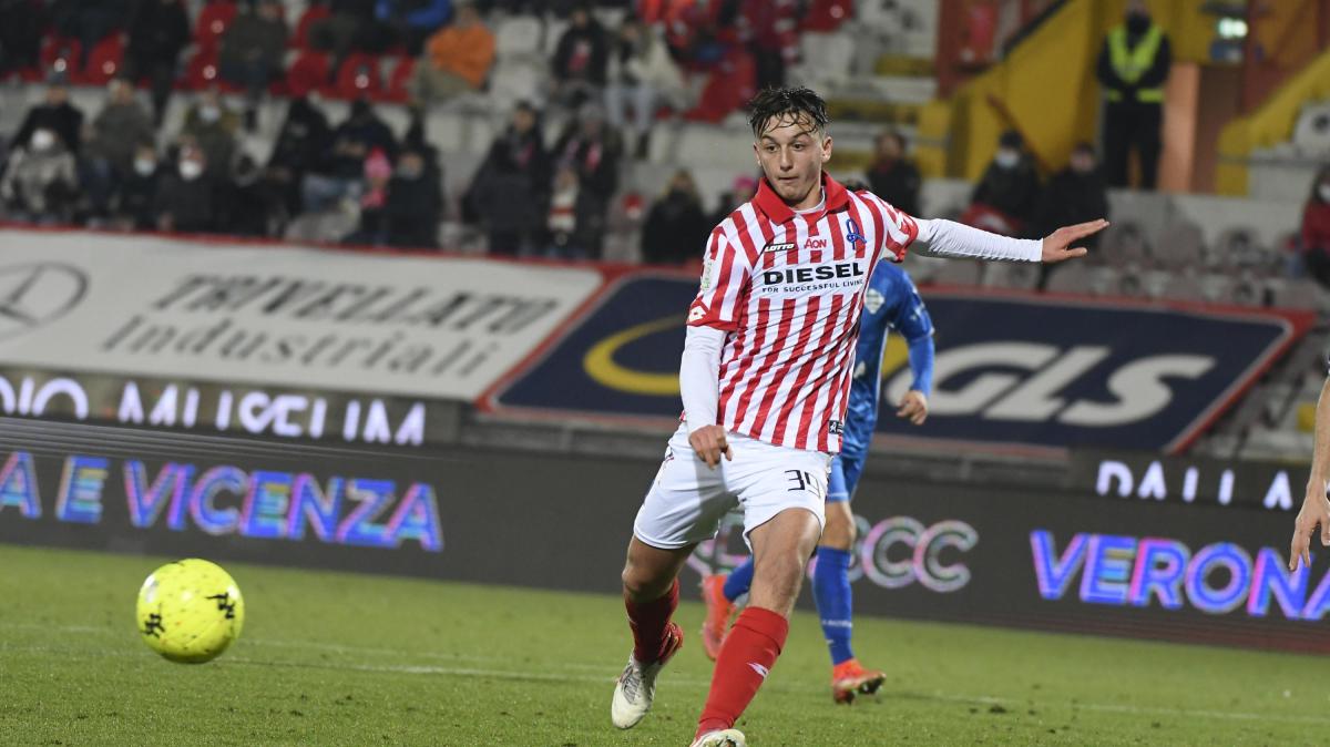Ufficialità. Per l'attacco del Livorno arriva il giovane Mancini
