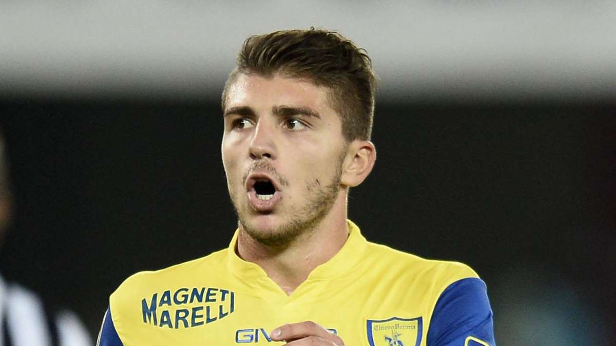 Il Bologna allenta la presa, Livorno su Paloschi