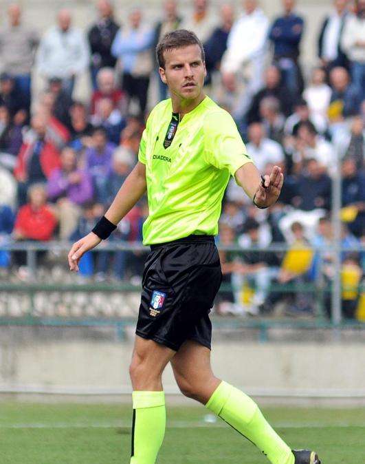 La Penna arbitro di Vicenza-Livorno, la scheda del fischietto romano