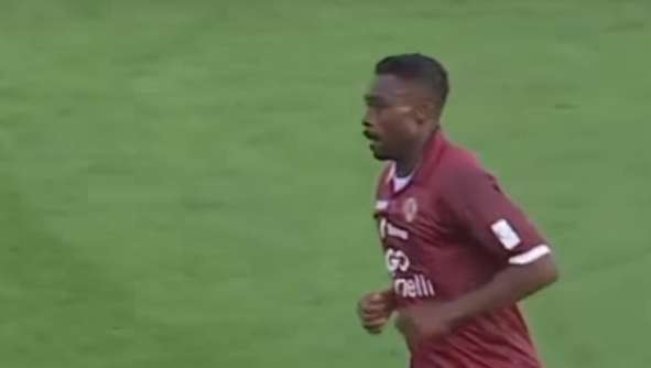 Un gol per tempo e il Livorno stende il Pisa, 2 a 0