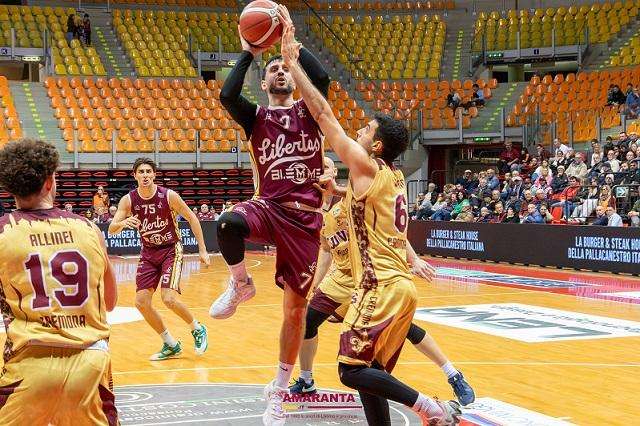 La Libertas a canestro