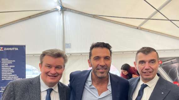 LA CURIOSITÀ - Buffon all’inaugurazione del nuovo punto vendita Zanutta a Venaria Reale