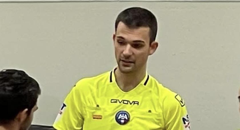PUGNO ALL'ARBITRO - Tomasetig: "Scosso come uomo e come arbitro"