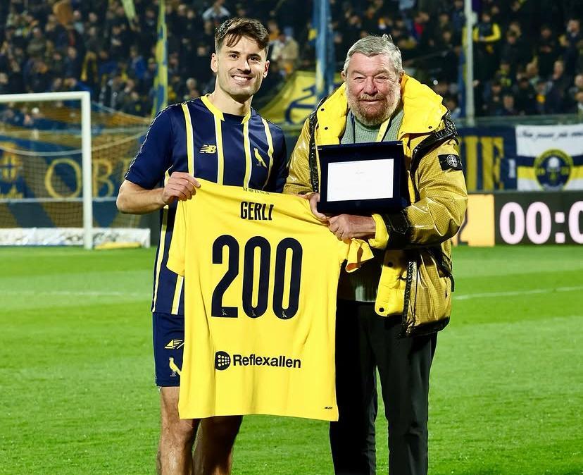 Gerli premiato per le 200 presenze 