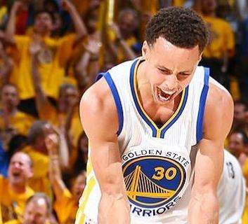 Curry ritrova il tiro e i Warriors sono a un passo dal titolo NBA