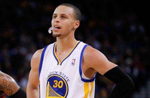 Altro record per Curry, il paradenti venduto all'asta per 3 mila dollari