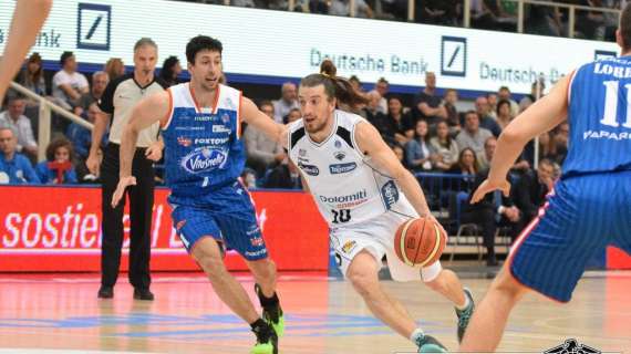 Reggio aggancia Milano, colpi playoff per Pistoia, Trento e Sassari