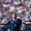 El mundo del fútbol se rinde a Kylian Mbappé tras su partido frente a Senegal