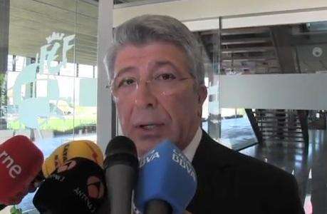 Cerezo, sobre Theo: "Siempre que hay derbi pasa esto. Los jugadores juegan donde quieren y Theo es del Atleti"