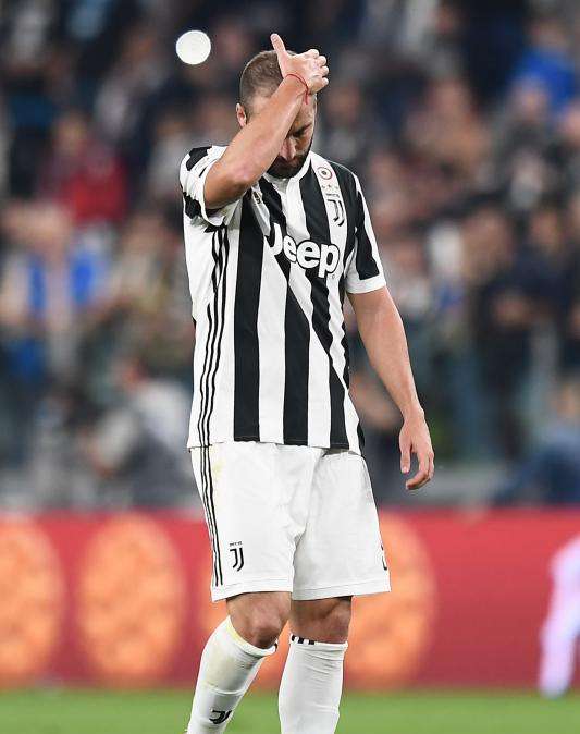 Allegri avisa a Higuaín: "El banquillo le ha hecho recuperar esa garra que había perdido. Es importante, pero..."