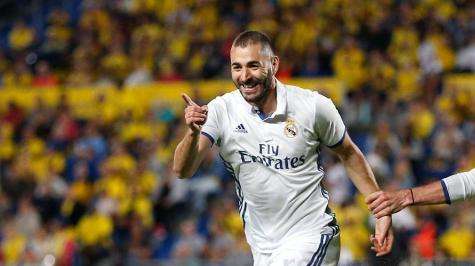 Benzema responde a Hollande: "He sido bien educado por mis padres"