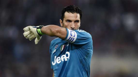 La UEFA expedienta a Buffon por su polémica reacción con el árbitro en el partido del Bernabéu