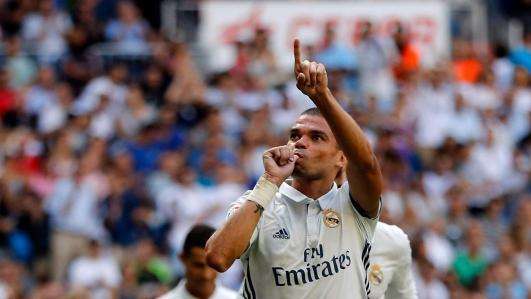 Don Balón se mete en la cabeza de Pepe