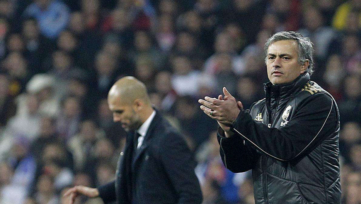 AS: Enfrentamiento entre Mou y Pep sobre si debe ser obligatorio regar el césped