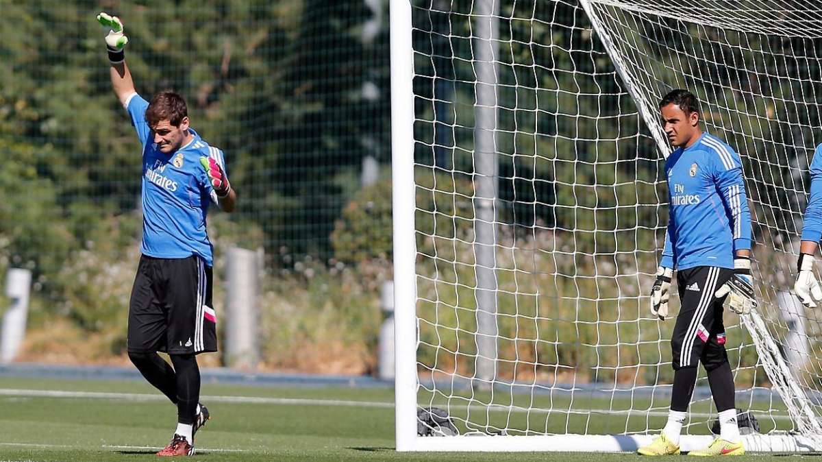 Mundo Deportivo: Ancelotti duda entre Casillas y Keylor Navas para el derbi