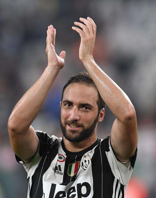 Higuaín: "Mejor si me siguen llamando gordo, yo seguiré marcando goles"