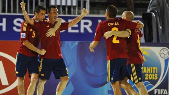 España se clasifica para 'semis' tras ganar 2-1 a El Salvador