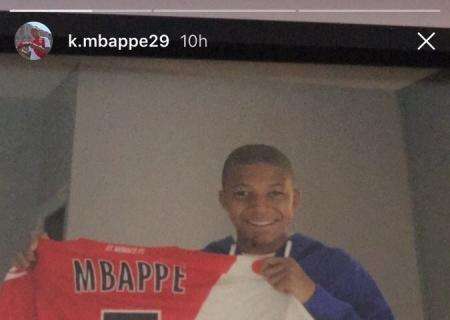 FOTO - Mbappé sube una foto con la camiseta del Mónaco: su etapa allí parece no haber acabado