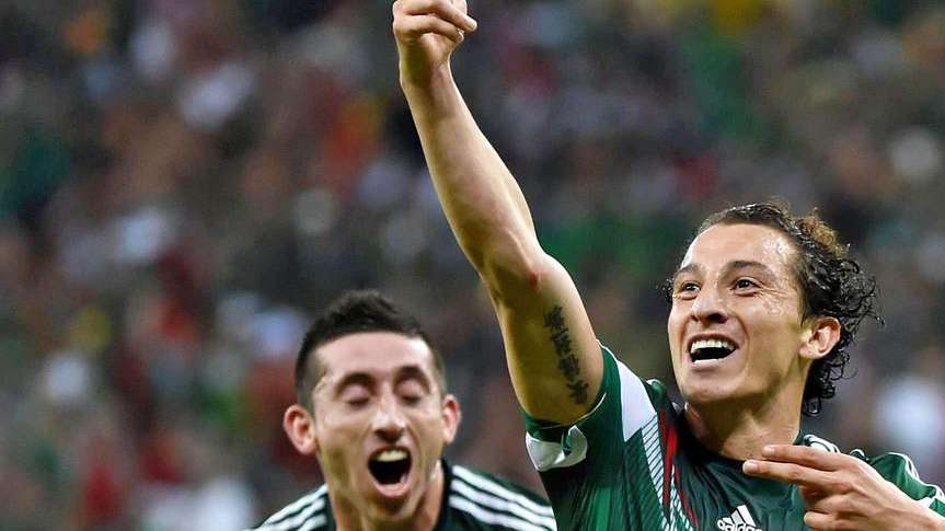 Guardado: "No tengo dudas de que 'Chicharito' va a hacer muchos goles"