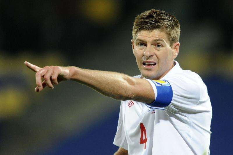 Gerrard: "Balotelli faltó al respeto a Henderson"