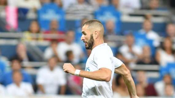 CAMBIO - Benzema se marcha ovacionado y entra Borja Mayoral