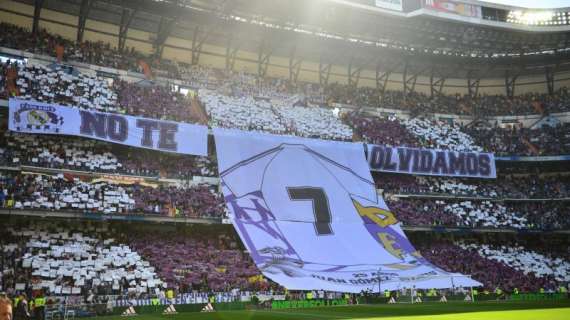 FOTO BD - Así recordó el Santiago Bernabéu a Juanito. Homenaje emotivo