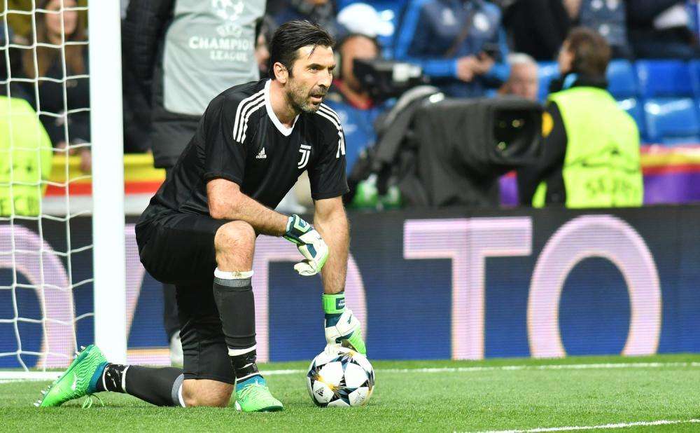 El dardo de Kahn a Buffon: "Debió retirarse antes para evitar al Madrid"