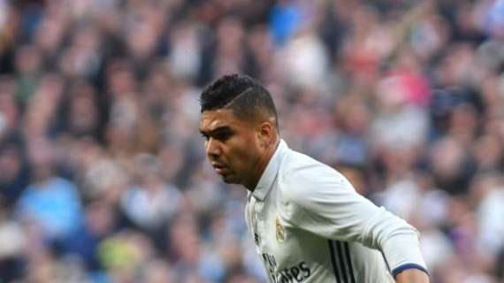 FOTO - Marcelo y Casemiro colaboran en el homenaje al Chapecoense aunque no puedan jugar