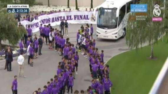 FOTO - La cantera despide al Madrid en Valdebebas: "Siempre juntos hasta el final"