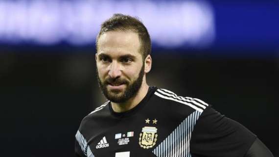 Un Higuaín irónico responde a sus críticos: "Es muy bonito leer mensajes que te llegan al corazón..."