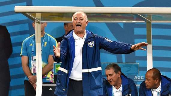 Scolari: "Los árbitros están un poco reticentes con Brasil"