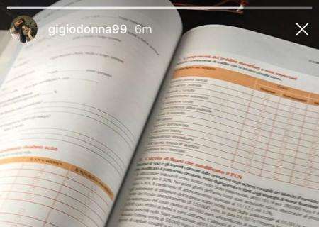 FOTO - No es buen día para intentar convencer a uno de los objetivos del Madrid: se examina en Selectividad