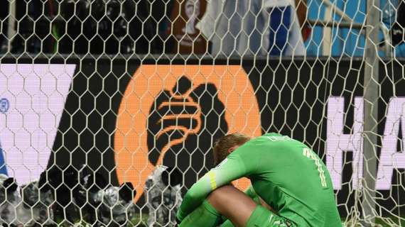 Cillessen medita irse del Barcelona tras su suplencia en la Supercopa