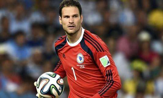 Begovic: "¿Interés del Madrid? Si viene una buena oferta me dejarán marchar"