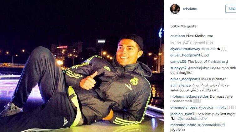 Cristiano Ronaldo disfruta de la noche de Melbourne